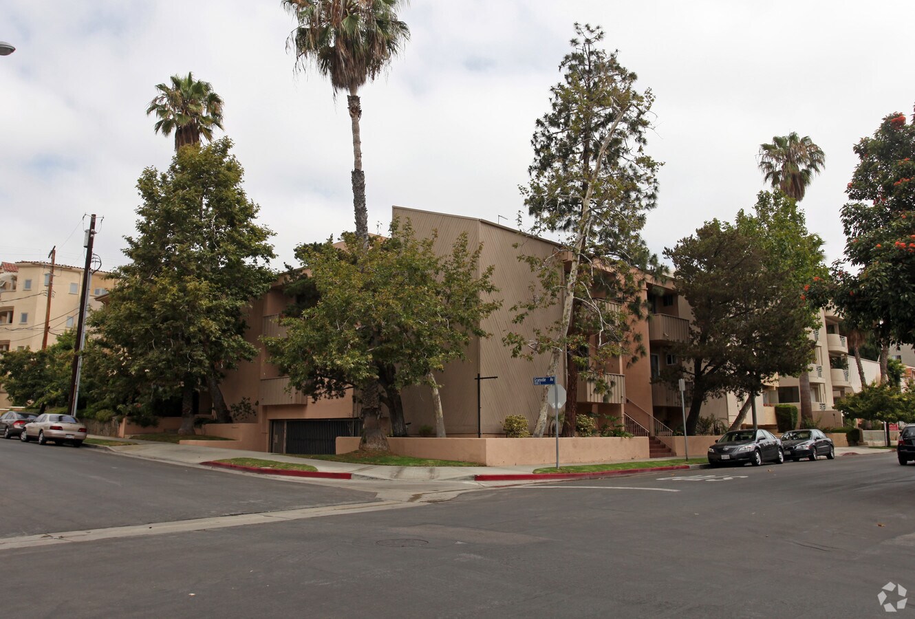 Photo - 1020 Granville Ave