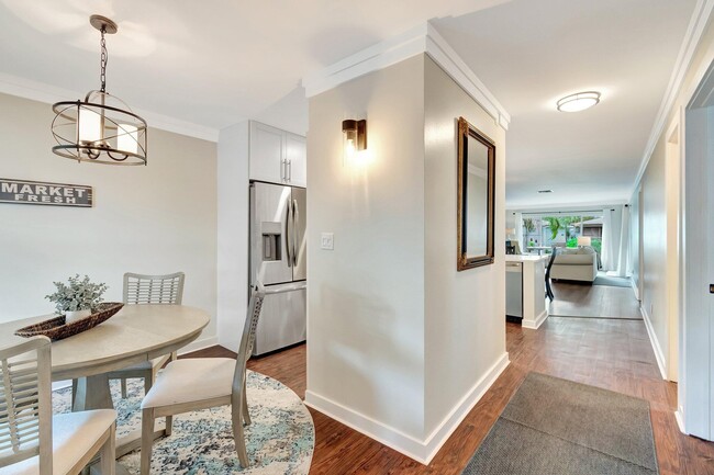 Building Photo - 5770 Princess Palm Ct Unit F