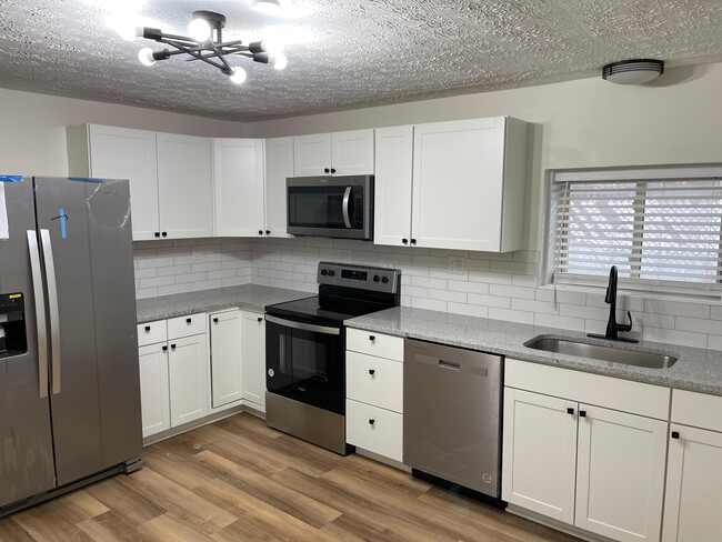 Photo - 1855 Tanis Dr