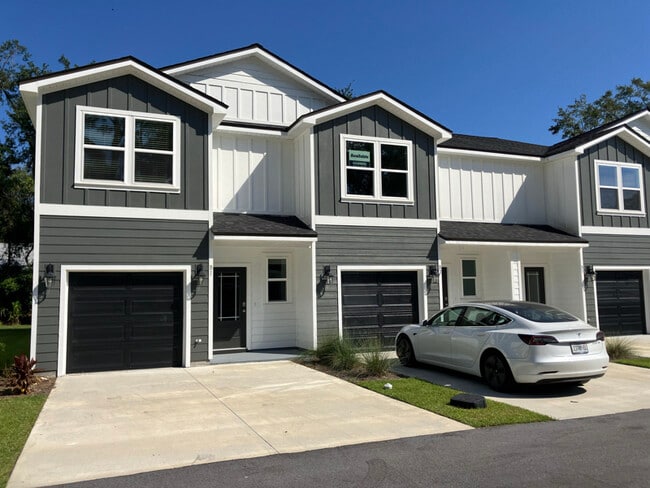 Building Photo - 272 Prado St