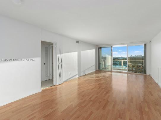 Photo - 5161 Collins Ave Unidad 1208