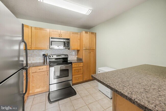 Photo - 205 Yoakum Pkwy Unit 902