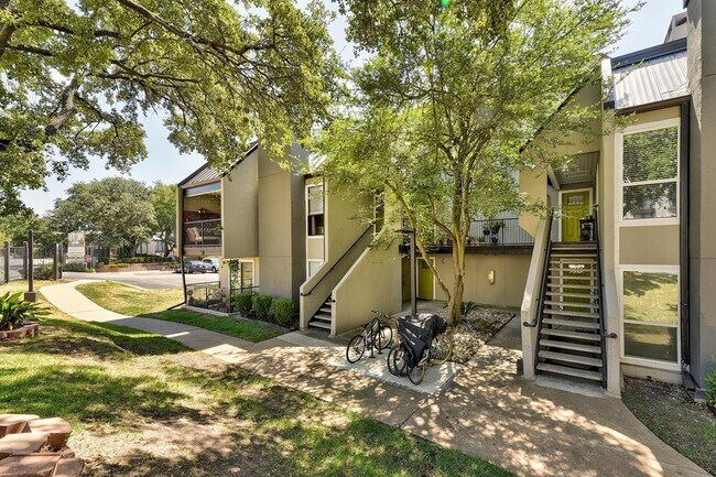 935 La Posada Dr Unit 213