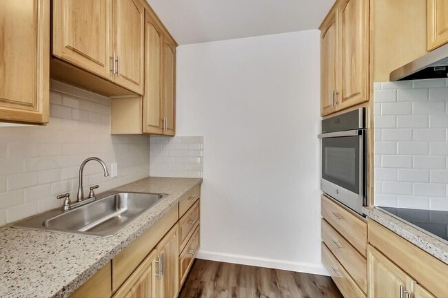 Building Photo - 897 Northrup St Unit 12