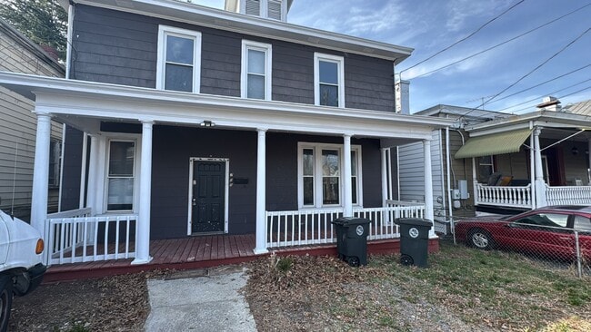 Building Photo - 705 Franklin St