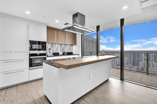 Building Photo - 1000 Brickell Plaza Unit 3112