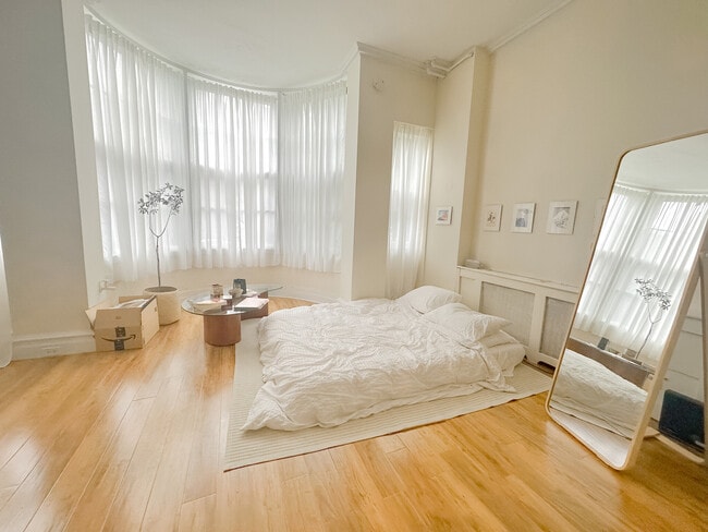 Building Photo - 228 Beacon St Unit 2