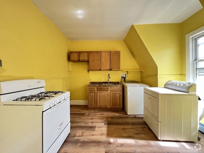 Building Photo - 32 Fabyan Pl Unit 3 Rental