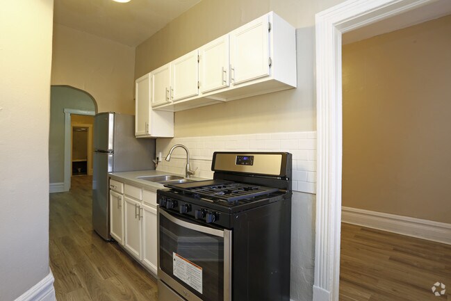 2BR, 1BA - 1200 SF
