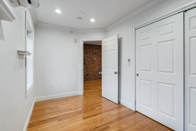Photo - 14 Pompeii St Unit 2