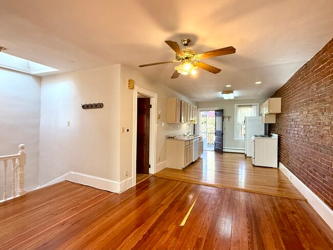 Building Photo - 2 Mead St Unit PH