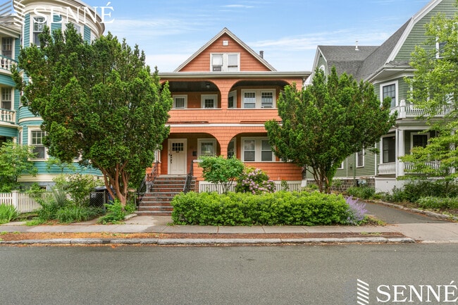 Building Photo - 97 Trowbridge St Unit 1 Rental