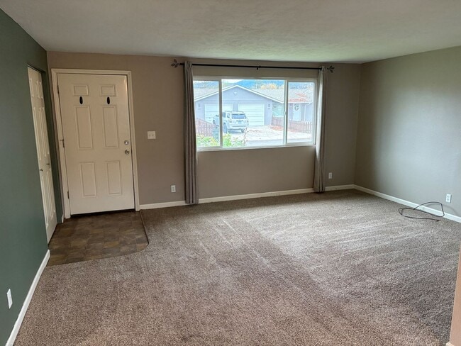 Photo - Springfield Duplex- 2 bedroom/1 bath updated unit Unidad 488