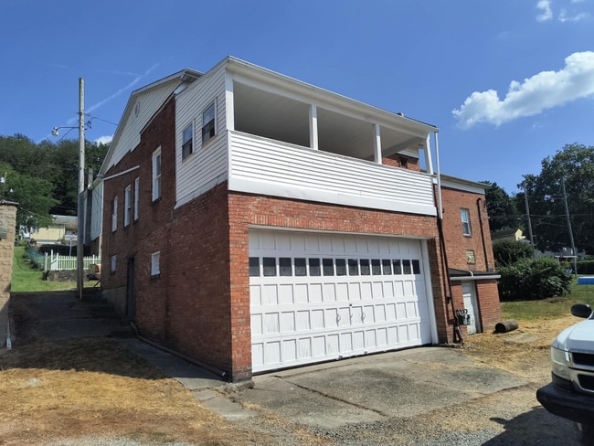 Building Photo - 716 Commerce St Rental