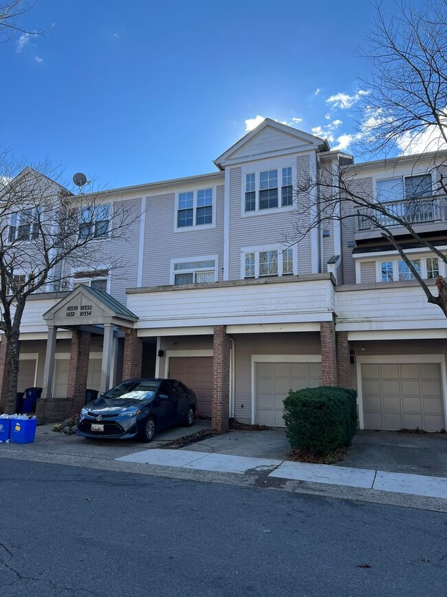 Renovated Townhome with Garage - Renovated Townhome with Garage