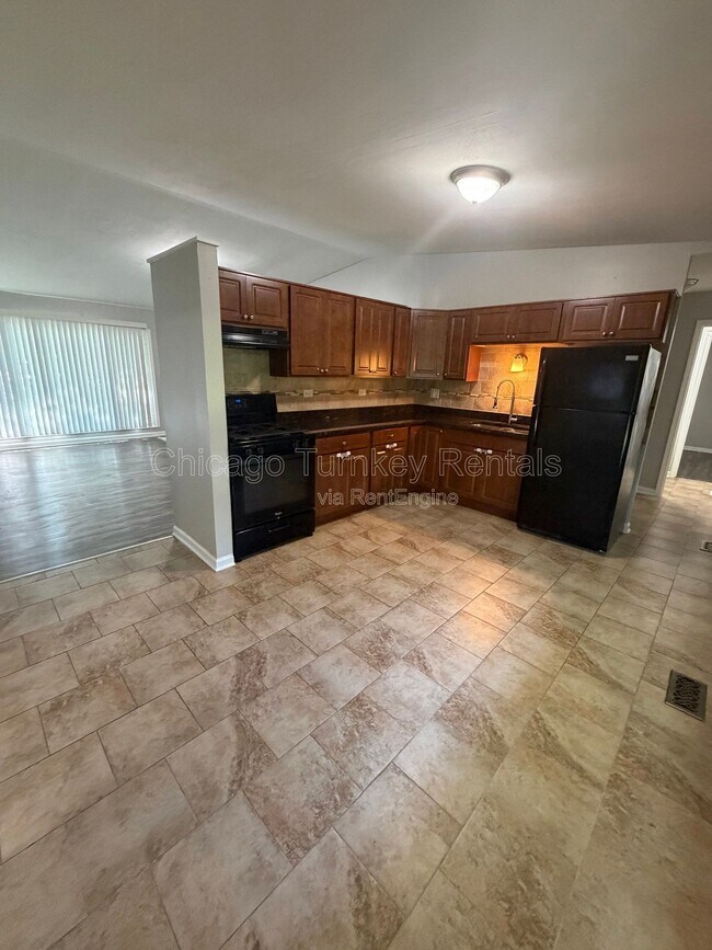 Photo - 105 S Sycamore Ln