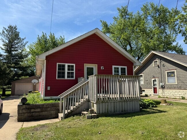 Building Photo - Spacious 4 Bedroom, 2 Bath Home — Close to...