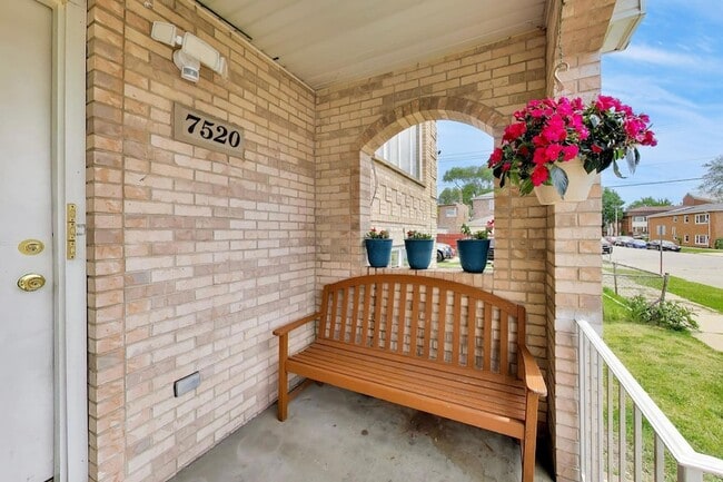 Photo - 7520 W 61st St Unit 2