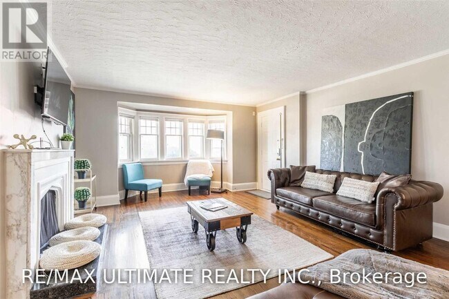 Photo - 470 Oriole Pkwy