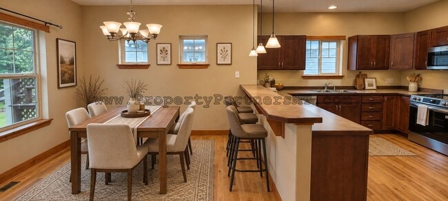 Photo - 4236 Monroe St
