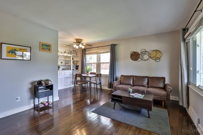 Photo - 8651 Wicklow Ave