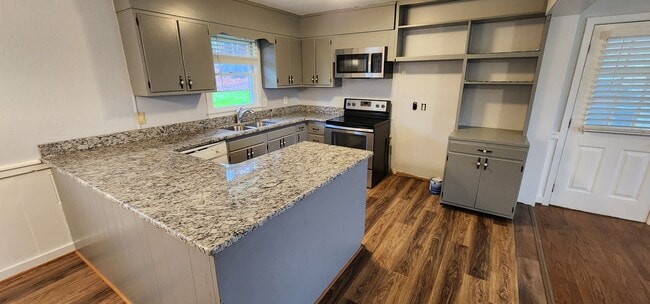 Photo - Great private home convenient to I40, Airport and Farmers Market