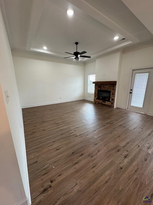 Photo - 102 Garrett Ln