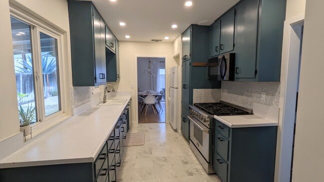 Photo - 1421 E 14th St