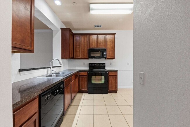 Photo - 252 Heritage Hill Dr