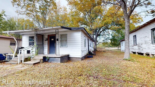 2 br, 1 bath House - 921 1/2 N. D St - 2 br, 1 bath House - 921 1/2 N. D St