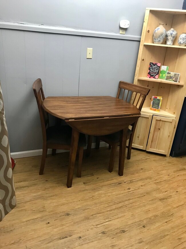 Building Photo - 422 W Dominick St Unit 1