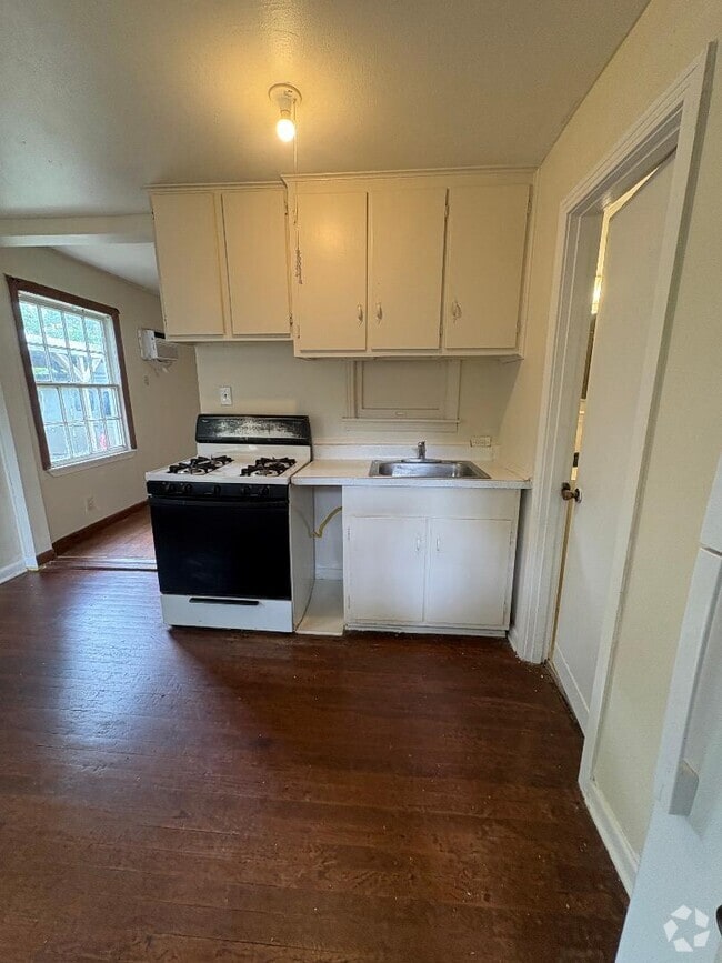 Building Photo - 210 Claremont Ave Unit B Rental
