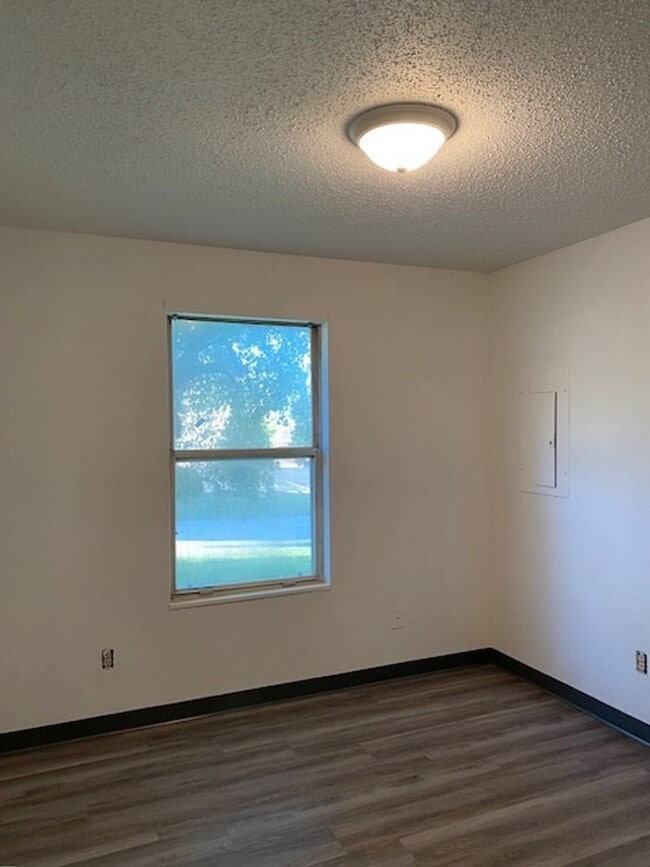 Photo - Great Duplex in North Springfield