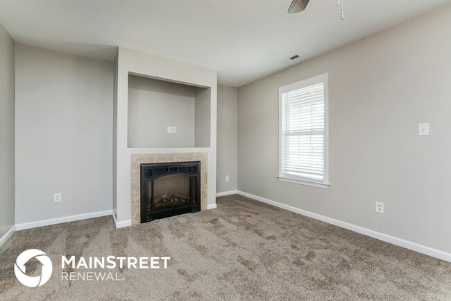 Photo - 405 Whitehall Ct