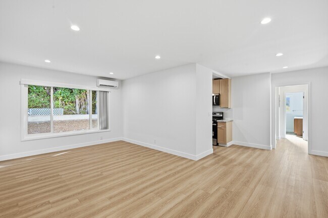 4321 Saugus Ave