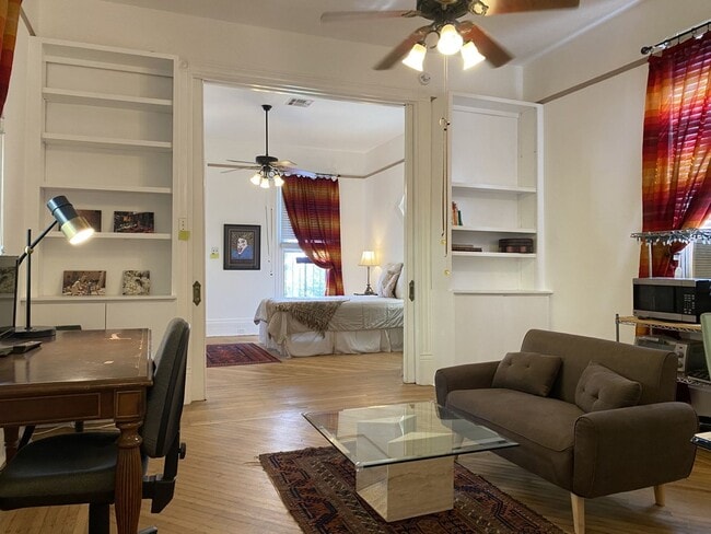 Photo - 922 Adams St