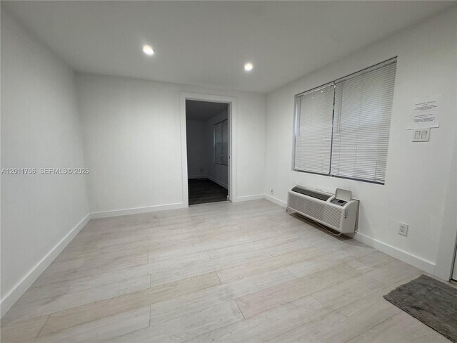Photo - 5800 Taylor St Unidad 2