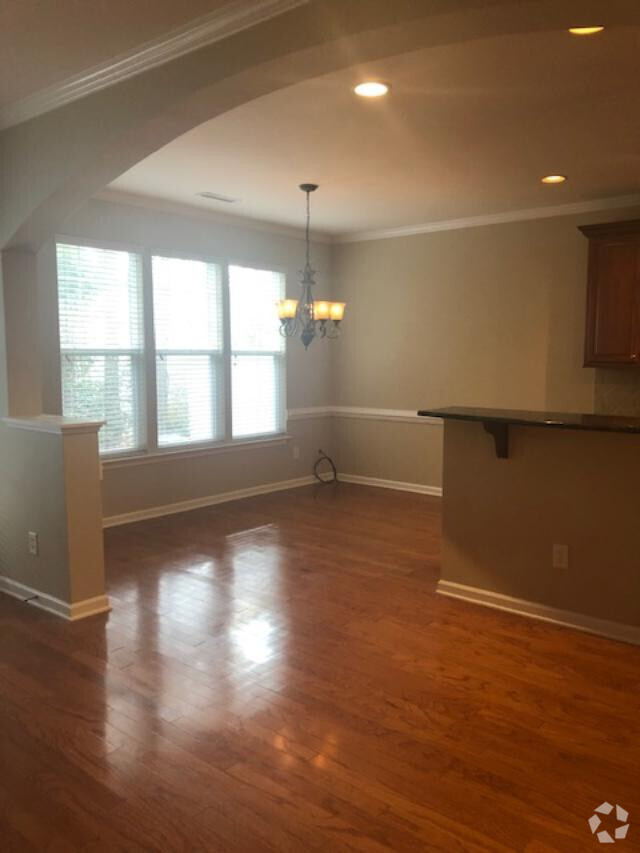 Building Photo - 405 Hilltop View St Rental