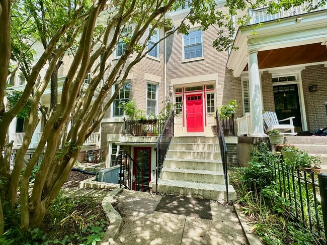 Photo - 1833 Lamont St NW Unit 001