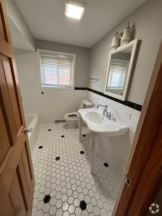 Building Photo - 608 Lavergne Ave Rental