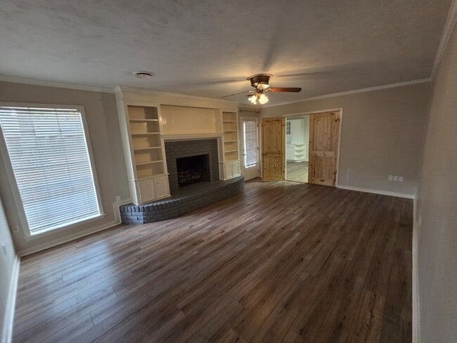 Photo - 5911 Lake Trace Cir