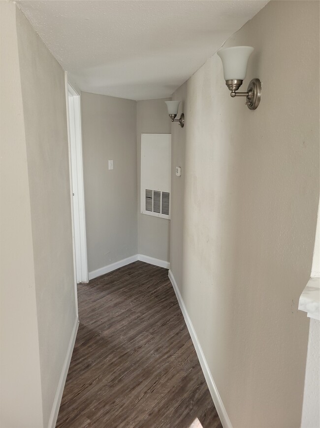 Photo - 7200 W T C Jester Blvd Unidad 2402