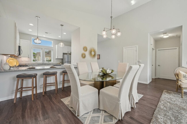 Sala de estar y comedor - Burr Oak Commons