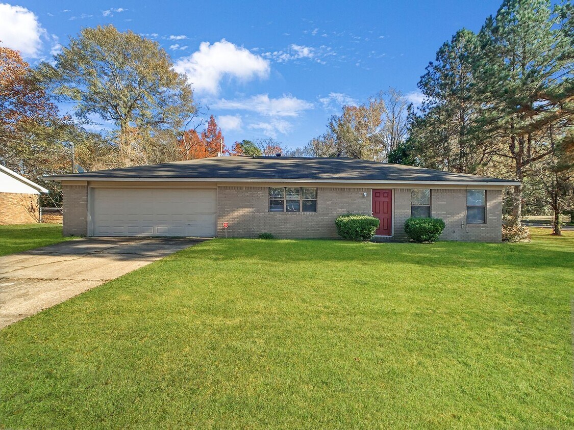2123 18th Avenue E Tuscaloosa, AL 35404 - 2123 18th Avenue E Tuscaloosa, AL 35404