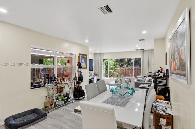 920 SW 30th St Unit 3