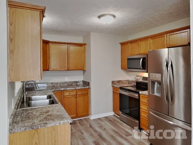 Photo - 989 Chesire Way