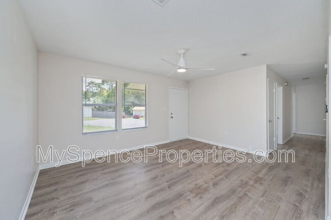 Photo - 126 Camellia Pl