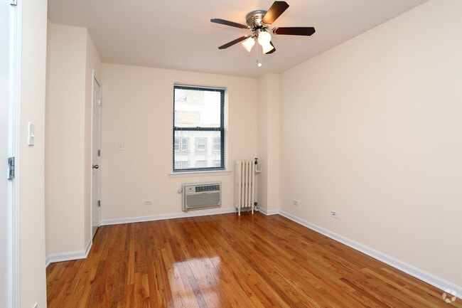 1BR, 1BA - 639SF - Living Room