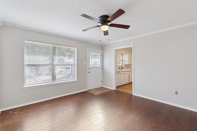 Photo - 645 Redstone Ave