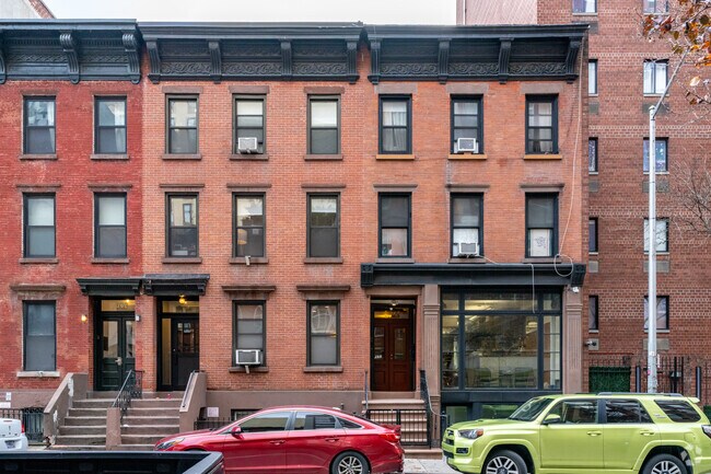 Photo - 364-366 W 30th St